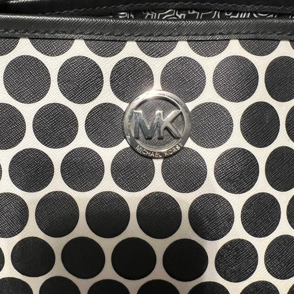 Michael Kors Kiki Tote - Picture 3 of 12